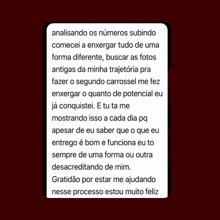 Mensagem de cliente contando que a primeira semana superou as expectativas e que ver os números subindo mudou a forma de enxergar o próprio potencial